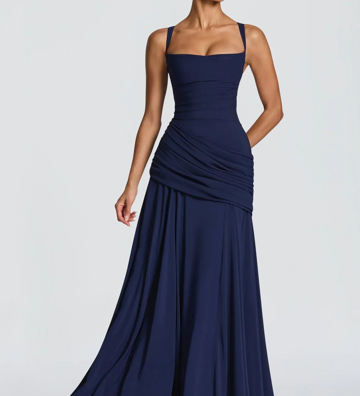 Valentina - Vestido maxi com decote em coração e franzido assimétrico